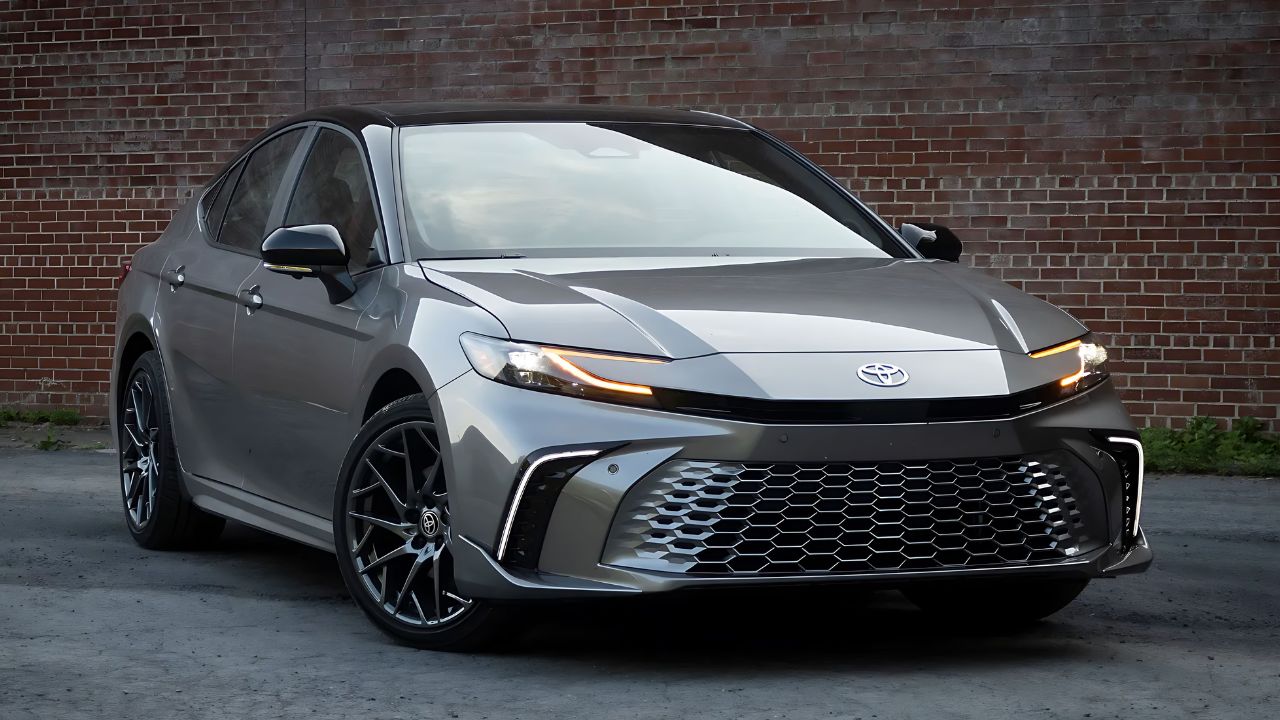 2025 Toyota Camry Hybrid: Exciting Features & Price Breakdown