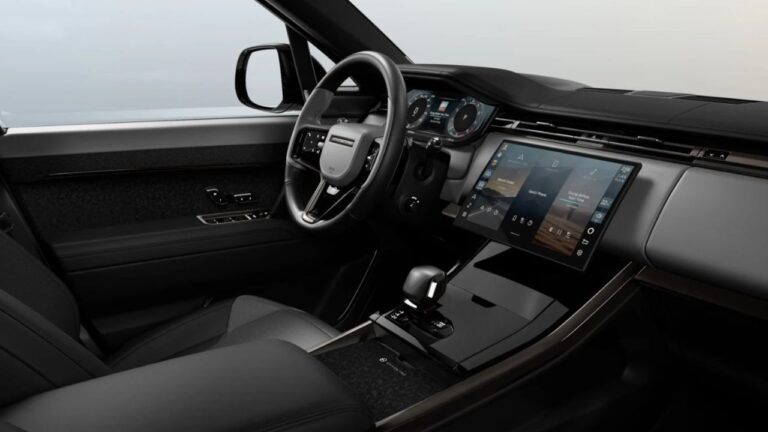 2025 Land Rover Range Rover Sport: Redefining Luxury and Performance