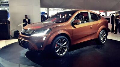 Mahindra XUV900